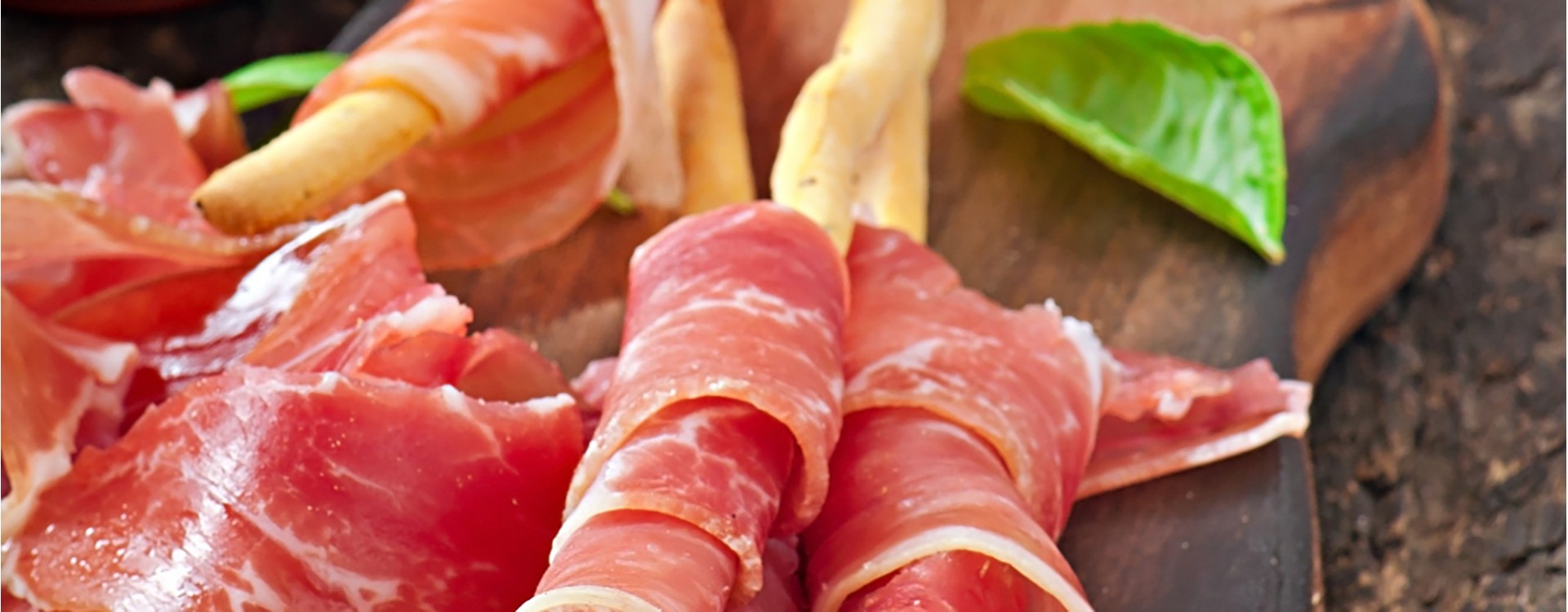 Cestas gourmet o jamoneras: la opción perfecta para un regalo sin complicaciones Cestas gourmet o jamoneras: la opción perfecta para un regalo sin complicaciones