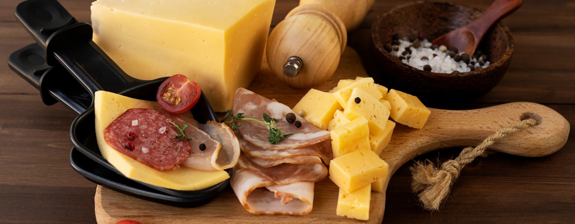 Regalos con identidad: cestas gourmet y jamoneras que cuentan una historia Regalos con identidad: cestas gourmet y jamoneras que cuentan una historia