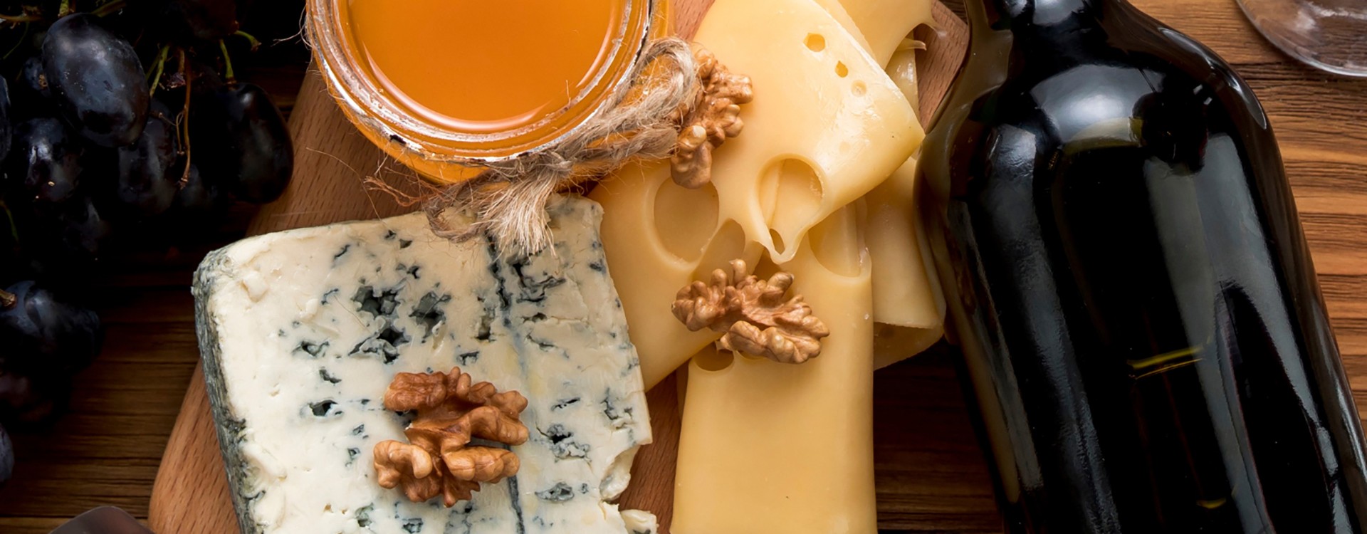 Sorprende con sabor: elige cestas y jamoneras exclusivas para tus mejores momentos Sorprende con sabor: elige cestas y jamoneras exclusivas para tus mejores momentos